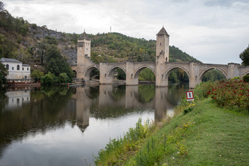 Fototapeta premium The medieval Pont Valentre over the River Lot, Cahors, The Lot, France