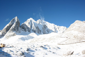 Fototapeta na wymiar Jade Dragon Snowy Mountain in LiJiang, Yunnan Province, China