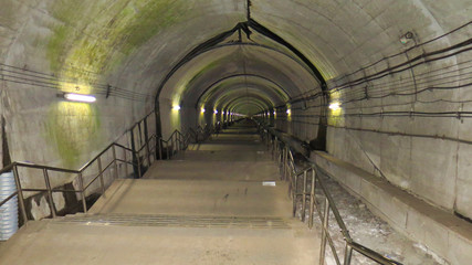 土合駅　トンネル　もぐら　階段　日本一