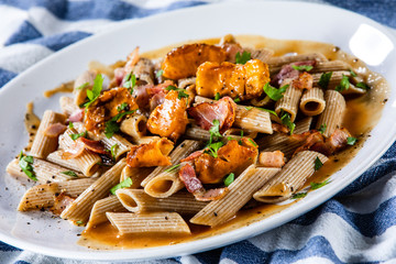 Pasta with chanterelle mushrooms, bacon and sauce