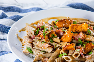 Pasta with chanterelle mushrooms, bacon and sauce