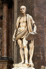 Obraz premium Classical antique statue of young man 