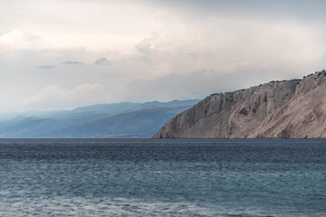 Fototapeta na wymiar Widok na morze w Chorwacji oraz piękne wyspy