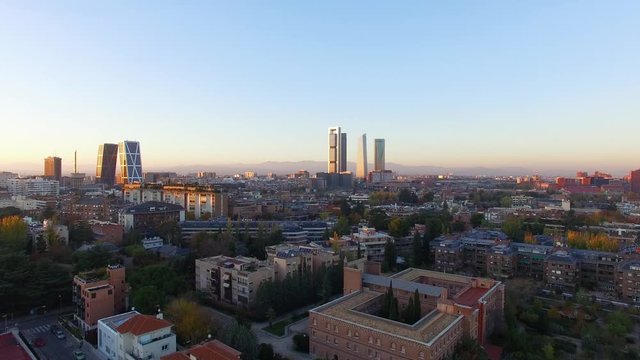 Vuelo de drone sobre Madrid