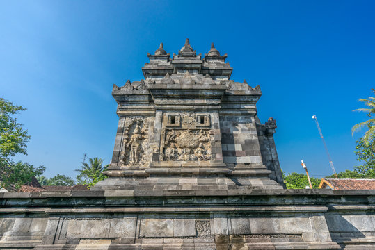 Candi Pawon Temple, is a Buddhist temple located between Borobudur and Mendut temple. In magelang, Central Java, Indonesia