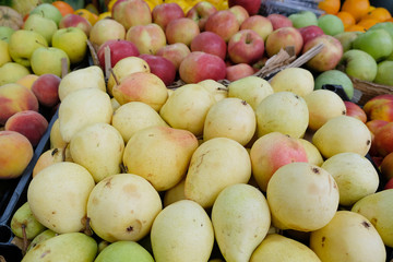 fresh pears at the market