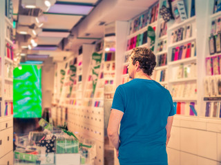 man searching a fashion cover to protect his smart phone in a phone store