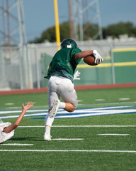 Great action photos of high school football players making amazing plays during a football game © Joe