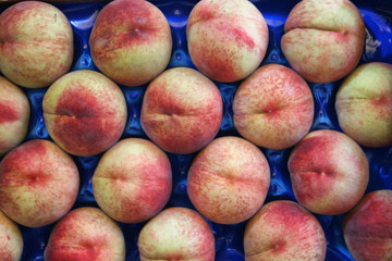 Boxed peaches for distribution in stores, italy