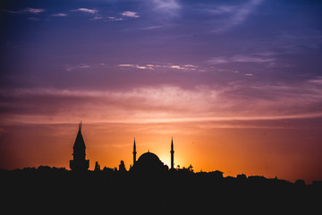 Naklejka premium Silhouette of Istanbul city with mosques at sunset
