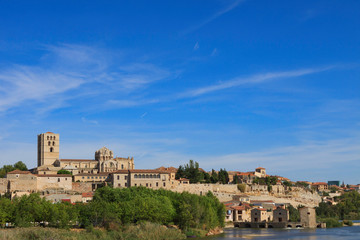 Fototapeta na wymiar Zamora,Spain,9,2013;Zamora skyline by Duero river