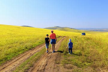 Obraz premium walking family