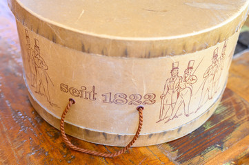 A historic hatbox from Berlin in the 19th century. seit is German for since. © Mickis Fotowelt
