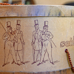 A historic hatbox from Berlin in the 19th century. seit is German for since. © Mickis Fotowelt