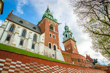 Fototapeta premium Cathedral of St Stanislaw and St Vaclav and beautiful Wawel castle in Krakow Poland.