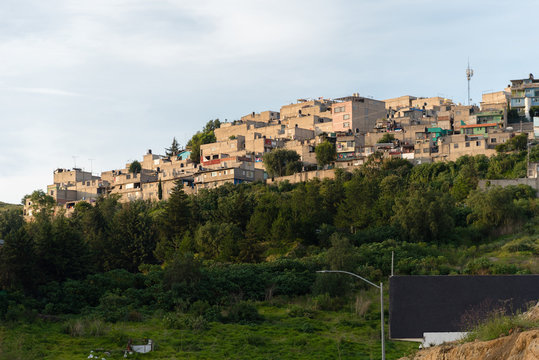 Poverty in Latin America, Pour houses in the hill 