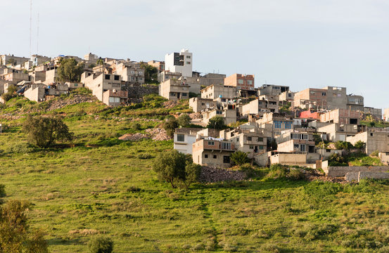 Poverty in Latin America, Pour houses in the hill 