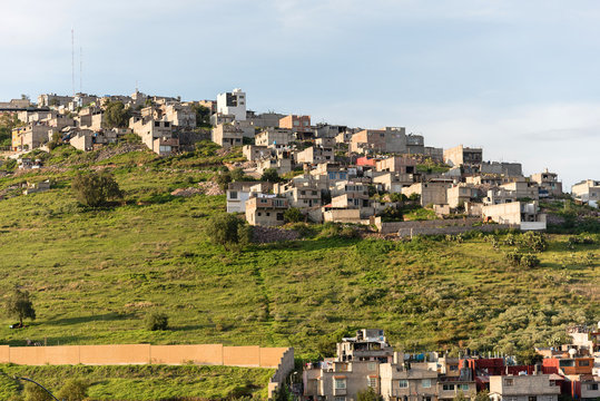 Poverty in Latin America, Pour houses in the hill 