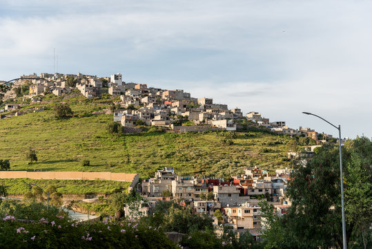Poverty in Latin America, Pour houses in the hill 