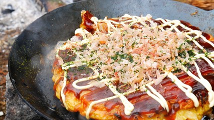 滝沢園キャンプ場でつくるお好み焼き