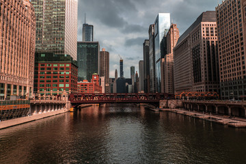 Fototapeta na wymiar Chicago skyline view from the Chicago RiverwalkChicago skyline view from the Chicago Riverwalk