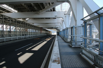 レインボーブリッジの下の風景