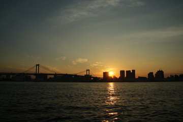 Fototapeta na wymiar 東京湾の夕日