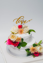bouquet of flowers in a vase, Flower cake for wedding background.