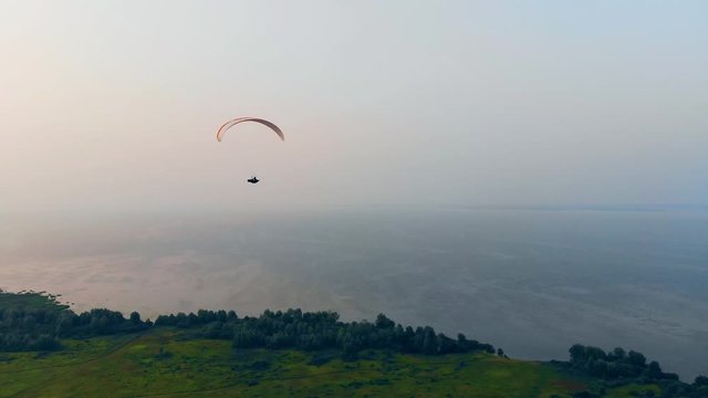 Speed flight of the parawing held above the plains