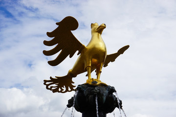 goldener Reichsadler auf dem Brunnen Marktplatz Goslar
