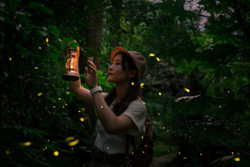 The little girl saw flying elves in the mountains and forests on summer nights. They were fireflies.