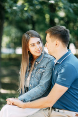 Obraz premium Happy people enjoy the good weather. Beautiful couple walking in the Park in the summer.