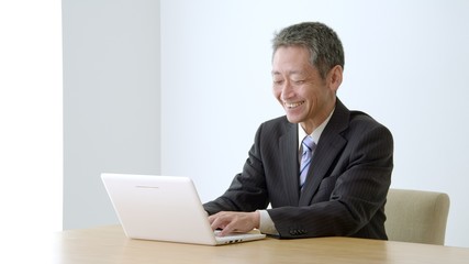 ビジネスマン・パソコン