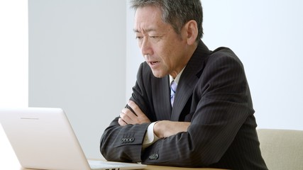 怒るビジネスマン