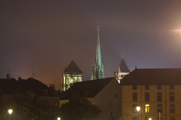 Fototapeta premium St. Pierre Cathedral (St. Peter's Cathedral) spire highlighted above Geneva city at night, Geneva, Switzerland