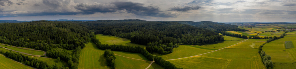 Naklejka premium Wald und Wiesen - Panorama - Luftbild