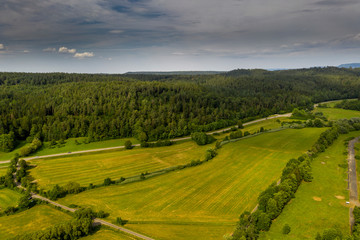 Fototapeta na wymiar Wiesen und Wald - Luftbild