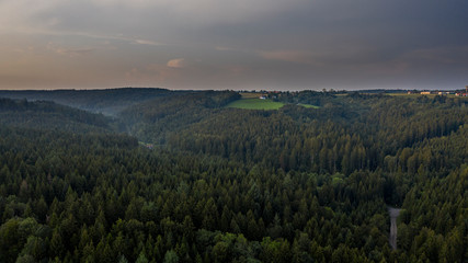 Tal bei Sonnenuntergang - Luftbild