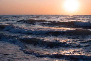 Obraz premium Sunset or dawn on the sea, waves and the sun.