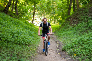 Fototapeta premium A man on a bicycle descends from the mountain.