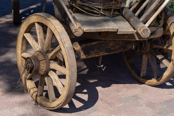 Obraz premium Old cart and wheel closeup. Vintage and antiquity