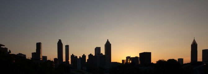 Fototapeta na wymiar city skyline dusk