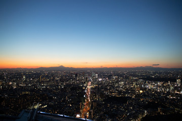 Naklejka premium 東京の夜景とスーパームーン