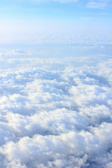 上空　雲の上より空撮