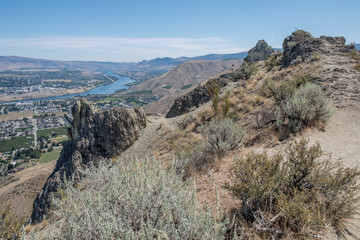 Saddle Rock with Columbia River in background