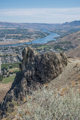 Fototapeta na wymiar Columbia River facing South from top of Saddle Rock