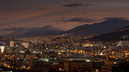 Fototapeta premium tramonto a quito ecuador