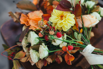 Fototapeta na wymiar Autumn flowers decor, cream beige roses with fall berries
