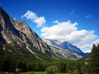 Fototapeta na wymiar Valley in the mountains - Mont Blanc Massif