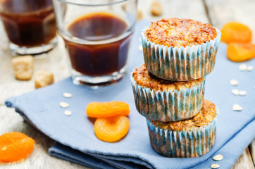 Greek yogurt oats dried apricots muffins with coffee